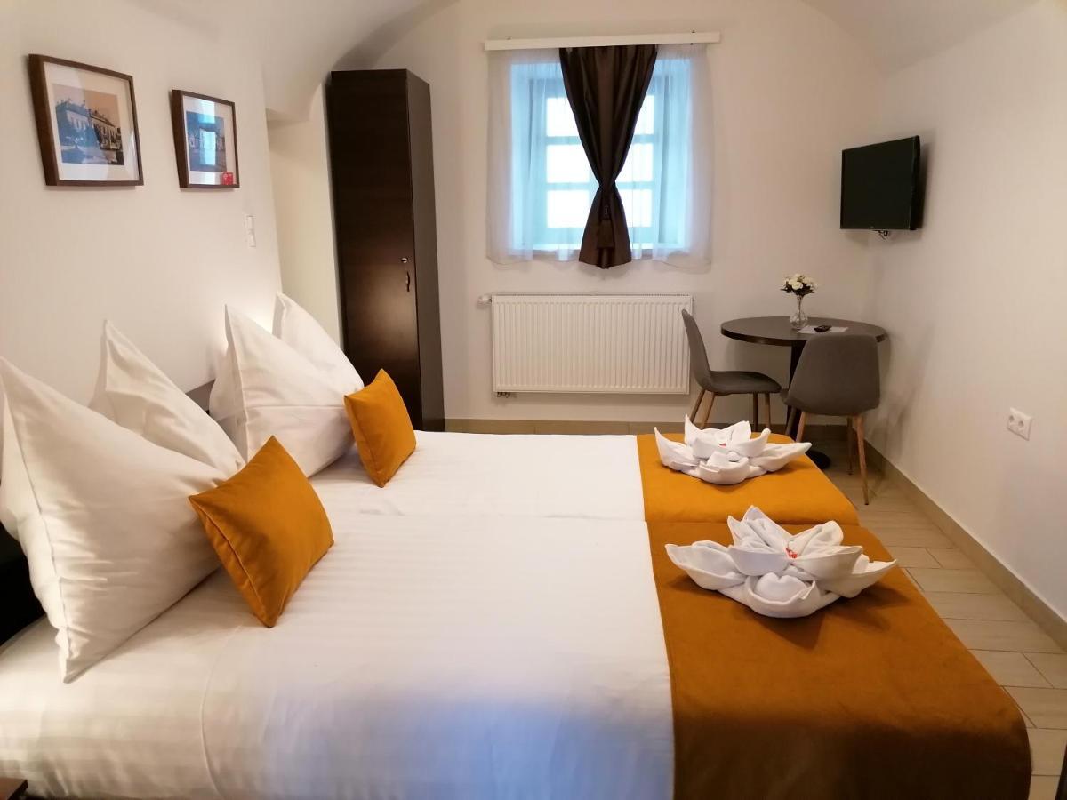 River Apartmanhaz Jászberény Buitenkant foto