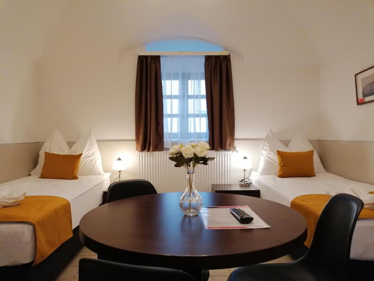 River Apartmanhaz Jászberény Buitenkant foto